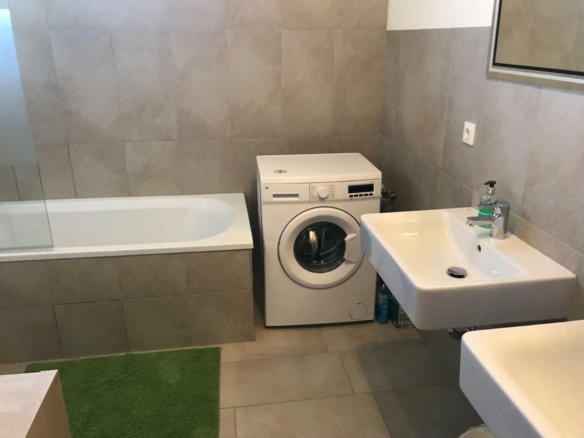 גראץ Kmheim, Cozy 103M2 Apartment, With 3 Bedroom And Covered Free Parking Place, Close To City Center מראה חיצוני תמונה