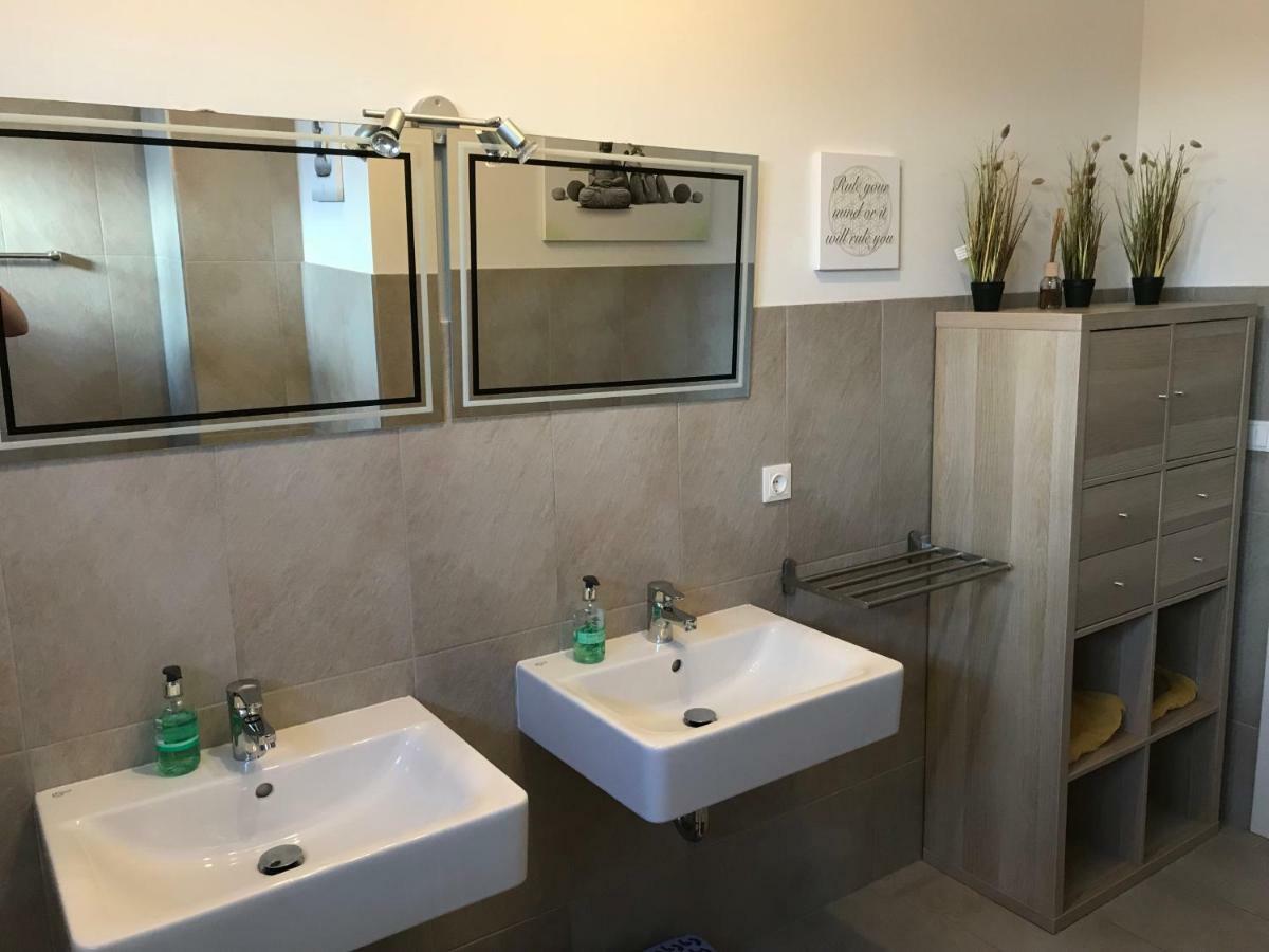 גראץ Kmheim, Cozy 103M2 Apartment, With 3 Bedroom And Covered Free Parking Place, Close To City Center מראה חיצוני תמונה